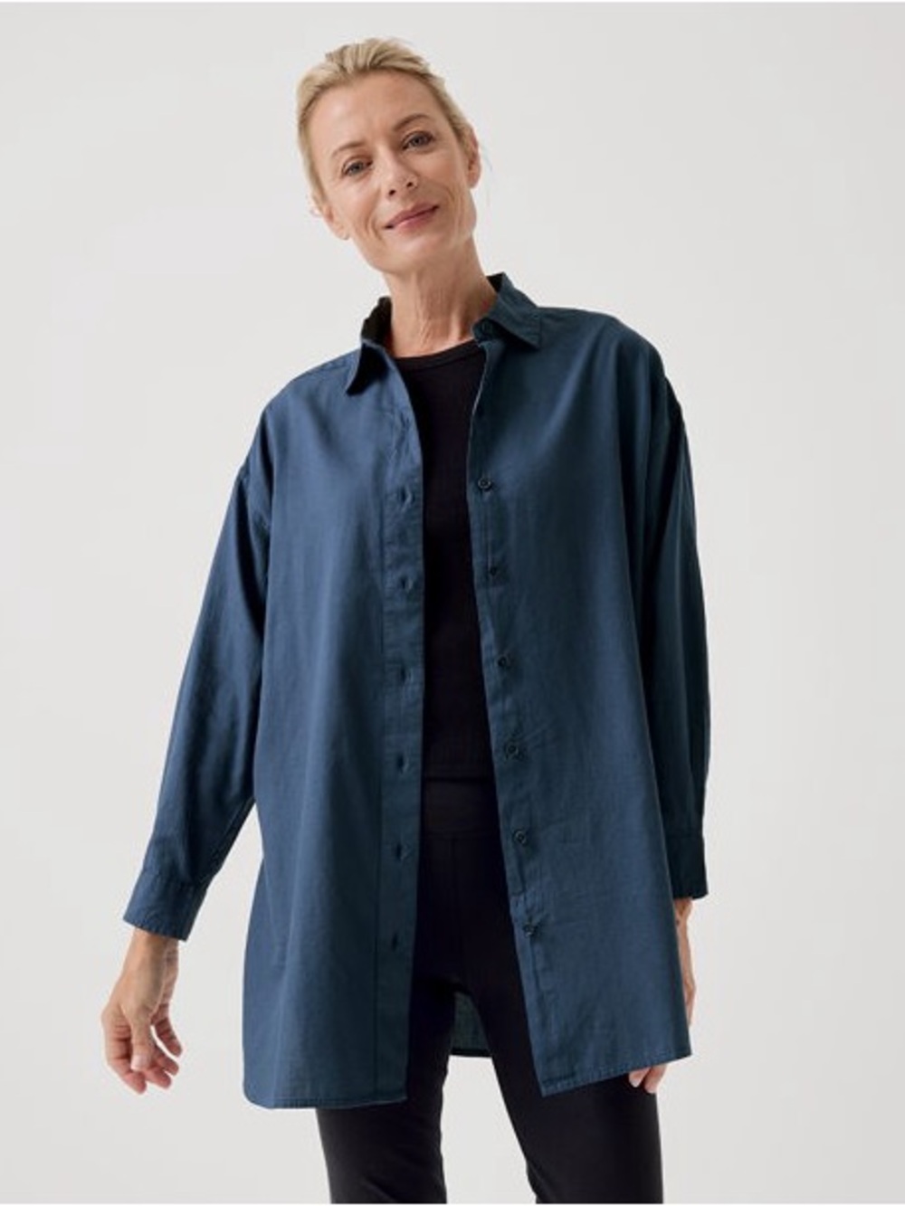 Pact Women's Sunset Lightweight Cotton Oversized Shirt French Navy Size XS/S
